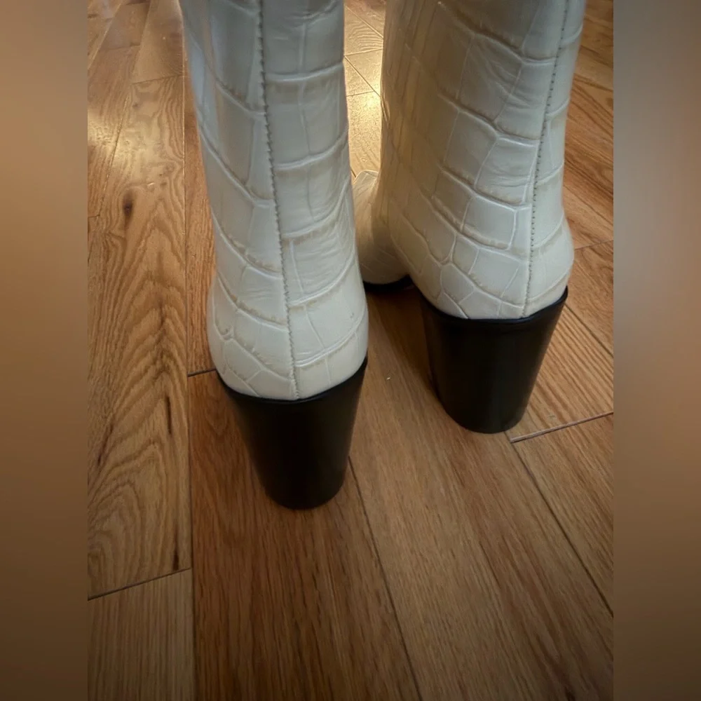 Maryana Block crocodile-embossed leather boot - Picture 4 of 6